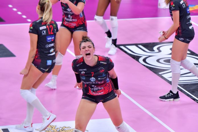 Finalmente Bartoccini: Brescia schiantata 3-0. Prima vittoria nella massima serie per le ragazze di Bovari. Montibeller top scorer con 27 punti