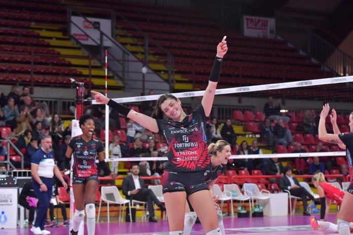 Staffetta in salsa brasiliana nella Bartoccini? Rosamaria Montibeller in uscita, Ana Paula la possibile sostituta