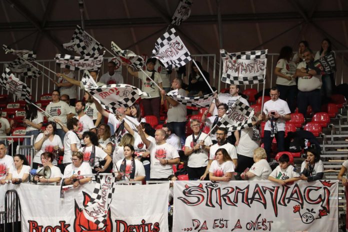 Prelazione per i vecchi abbonati e possessori del voucher, curve escluse. Le gare in streaming su Volleyball World TV