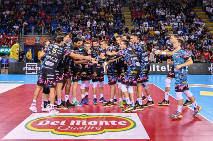 Sir, un cantiere cha va avanti: finale di supercoppa centrata. Trento k.o. per 3-1 in rimonta, domani Leon e compagni si contendono il trofeo con Modena