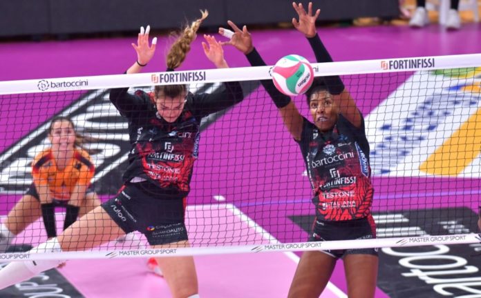 La Bartoccini sotto l'albero di Natele vuole i tre punti. Al Palabarton arriva Monza. Occorre una piena vittoria per approfittare dello scontro tra Cuneo e Caserta, dirette rivali per la salvezza