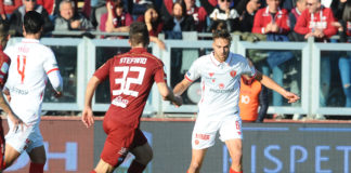 Il Grifo si salva di rigore a Trapani (2-2). Un penalty di Iemmello e uno di Falcinelli ovviano alle reti di Luperini e Pettinari. Nel finale espulso Gyomber