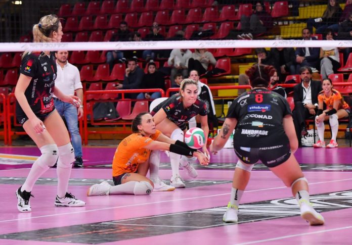 Il coronavirus ferma la Bartoccini. Con la sospensione di tutti gli eventi sportivi in Lombardia e Veneto, salta la trasferta di Brescia