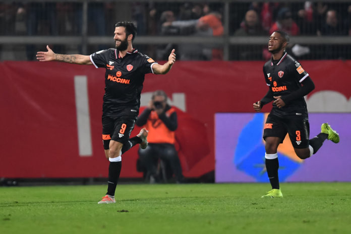 Iemmello bis + Capone: il Grifo torna alla vittoria dopo un mese. La doppetta dell'attaccante e il primo gol in biancorosso del fantasista mettono k.o. il Pescara. Grifo momentaneamente secondo