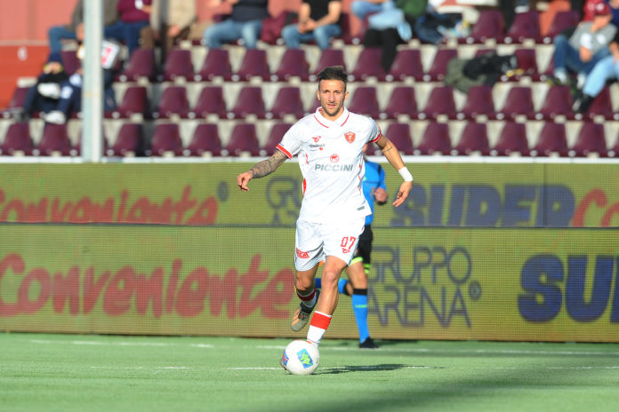 Il Grifo ritrova Di Chiara, il Frosinone perde pezzi. Il terzino è tornato ad allenarsi in gruppo e può essere convocato per domenica. Tante indisponibilità per i ciociari