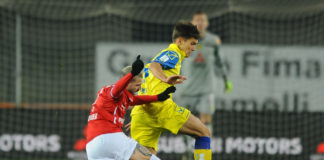 Grifo, che amarezza: il Chievo passa in zona Cesarini. Due gol nel finale castigano gli uomini di Cosmi dopo una prova di cuore e sacrificio. Espulso Falasco