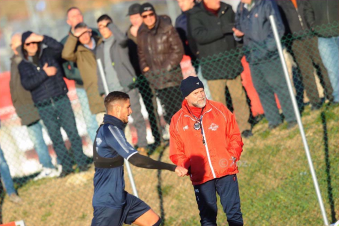 Il Perugia di Cosmi parte sotto il segno di Falcinelli. L'attaccante perugino apre le marcature nel 5-0 contro la Primavera