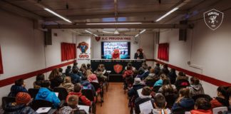 Grifo School Days: Cosmi e Di Chiara accolgono gli alunni di Colle Umberto. Primo appuntamento della seconda edizione dell'evento volto alla sensibilizzazione verso un tifo sano e sportivo