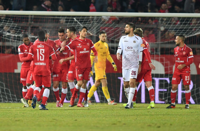 Serse ringrazia Melchiorri: il Grifo stende il Livorno di misura. Un gol del cigno di Treia risolve il monday night del Curi