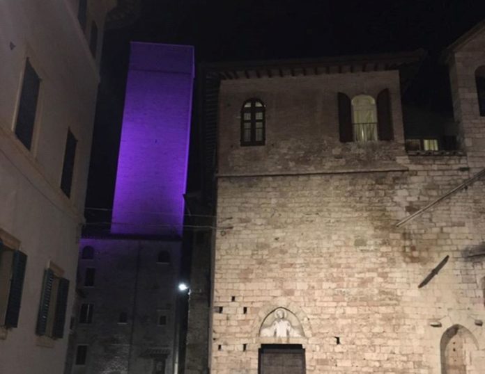 La Torre degli Sciri e la Fontana Maggiore si colorano di viola in ricordo di Kobe Bryan. Accolta la proposta dell’assessore Pastorelli