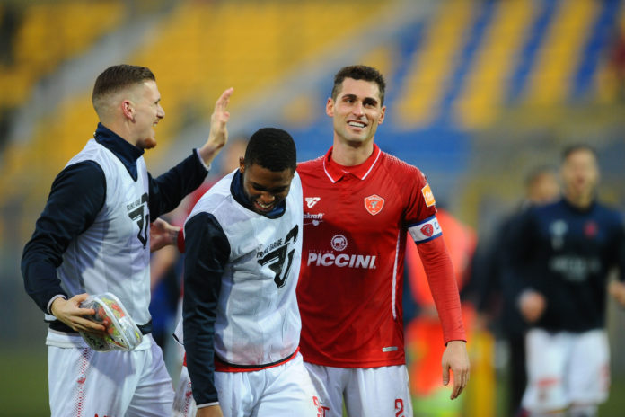 Una serata speciale per capitan Rosi. A poche ore dal match col Crotone è nato il secondogenito del difensore del Grifo 