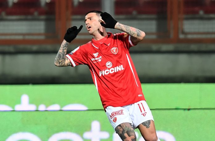 Ritiro? Sì, ma si aspetta... La società in attesa della decisione della Lega B sul provvedimento da adottare per il coronavirus. Blocco gare o porte chiuse?