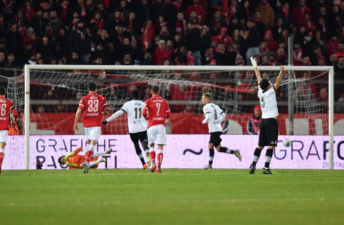 Al Curi torna la solita musica: l'uragano Spezia disintegra il Grifo. Due rigori dei fratelli Ricci e un gol di Nzola costringono il Perugia ad una nuova resa casalinga. Male i nuovi Rajkovic e Greco