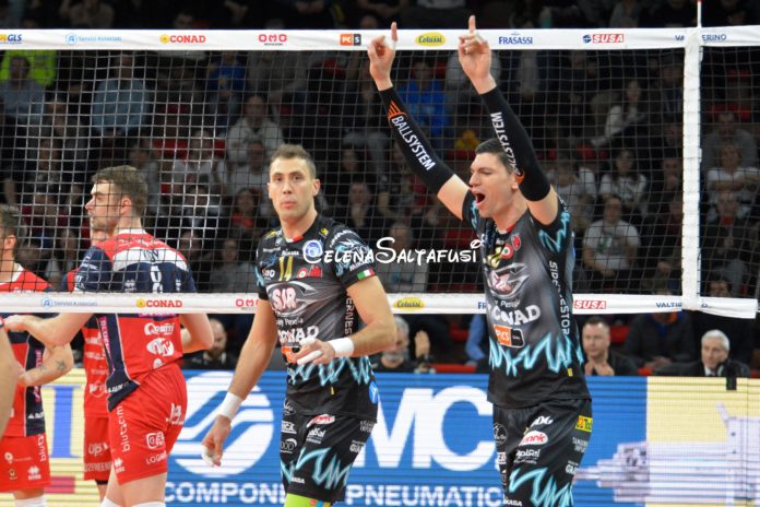 E anche Podrascanin saluta. Atanasijevic: 