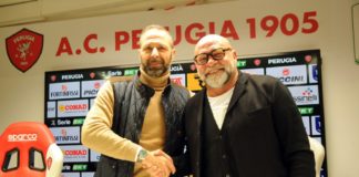 Santopadre sta con Cosmi e avverte la squadra. Il numero uno del Perugia: "A Frosinone partita vergognosa, il tecnico ha sbottato per l'atteggiamento. I giocatori lunedì allo stadio col trolley"