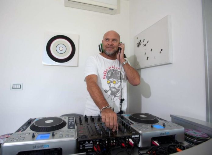 Cosmi in quarantena tra corsa e musica. Il tecnico del Grifo dà l'esempio ai suoi ragazzi: allenamento casalingo a ritmo di 