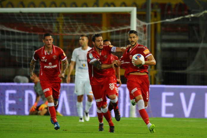 Ex grifoni: Falcinelli, presentazione da top player in Serbia. L'attaccante ha scelto lo Stella Rossa. E arriva un video singolare per celebrare il suo ingaggio 