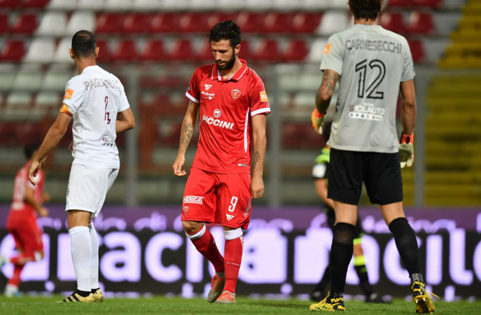 Per il Grifo è di nuovo buio pesto: il Trapani passa al fotofinish (1-2). Un gol di Luperini nel recupero mette k.o. il Perugia che spreca in maniera eccessiva. E dagli altri campi non arrivano buone notizie
