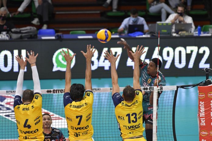 A difesa del primato: Sir all'assalto del PalaPanini. Si gioca domenica alle 18 con diretta tv RaiSport