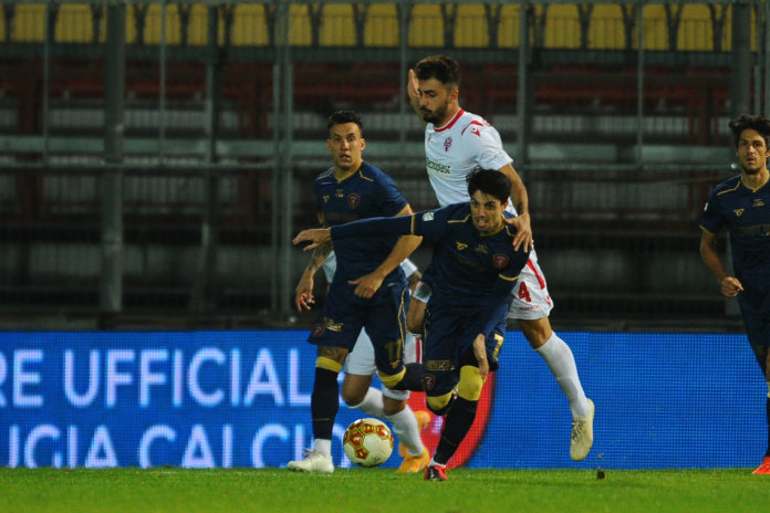 Il Grifo suda ma passa l'esame Vis Pesaro (2-1). A Murano risponde Stramaccioni, ma Dragomir mette tutti d'accordo con eurogol