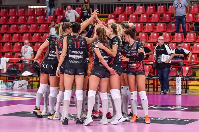 Bartoccini si compatta alla ricerca della prima gioia stagionale. La schiacciatrice Havelkova introduce la sfida con Cuneo: 