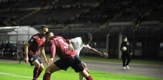 L'Arezzo accosta, il Grifo colpisce: è prima vittoria stagionale. I toscani hanno le occasioni migliori, ma il Perugia fa suoi i tre punti con un altro gol di Kouan