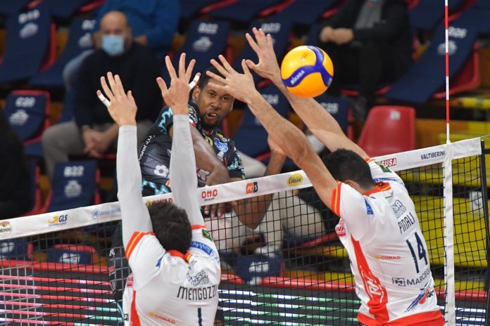 La Sir più forte delle assenze: Ravenna si inginocchia. Altro 3-0 a favore dei Block Devils senza quattro 'big'. Piccinelli e Biglino si mettono in luce