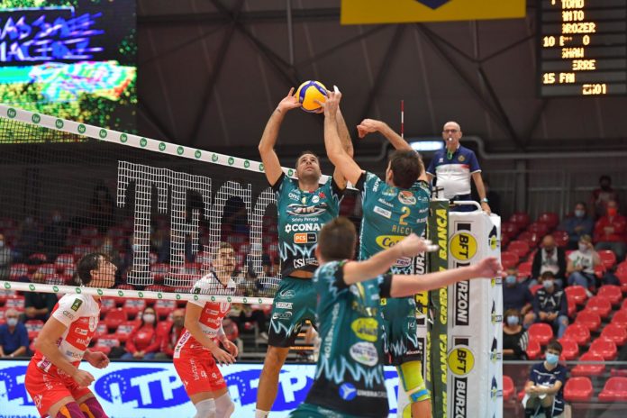 Sir Perugia: c'è un secondo positivo al Covid. Dopo la notizia di un primo contagiato, il club bianconero comunica la presenza di un altro atleta positivo al tampone 