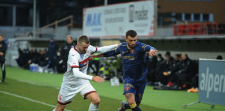 Lavagna tattica: squadra in crescita, 3-5-2 ha pregi e difetti. Il Perugia sceglie di mantenere questa impostazione tattica per le caratteristiche di difensori e centrocampisti. Bene l''undici a Bolzano, ma a gennaio subito un centrocampista e un attaccante