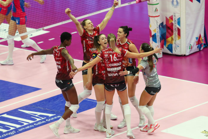 Bartoccini: con Firenze sfida tra commissari tecnici. Le ragazze di Mazzanti sfidano quelle dell'orvietano Mencarelli, selezionatore dell'Under 17 femminile