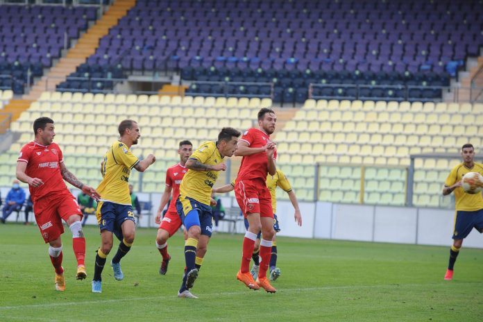 Il Perugia riporta 3 punti dalla trincea di Modena. Una rete di Murano nel primo tempo piega gli emiliani. Ma nella ripresa che sofferenza...