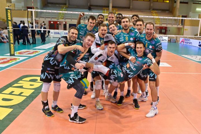La Sir rispetta il pronostico e mette in Cisterna altri tre punti. Perugia annienta la formazione laziale in tre set. 12 punti a testa per Leon e Atanasijevic