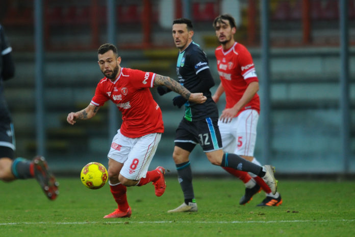Sirene meridionali per Burrai e Vano. Il Perugia tratta l'uscita del centrocampista col Catanzaro, la punta corteggiata dal Catania