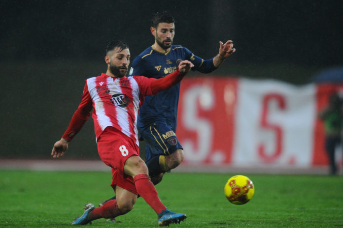 Lavagna tattica: a Macerata novità importanti. L'atipico 4-3-3 utilizzato dal Perugia ha pregi e difetti, ma fanno pensare alcune scelte di Caserta. Capitolo Biasci: niente paura, ma ora servono ingressi di qualità