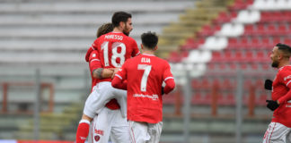 Lavagna tattica: squadra e gruppo molto buoni, un delitto non rinforzare la rosa. Contro la Feralpi i biancorossi hanno messo in campo coraggio, capacità di lettura e voglia di emergere. Tecnico e giocatori meritano ancora un paio di "aiuti" dal mercato