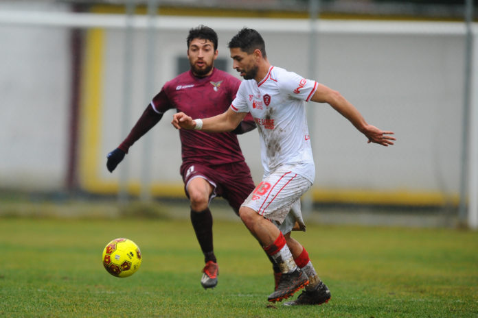 Il Grifo vince e convince anche contro l’Arezzo conquistando posizione in classifica che genera vanto ed orgoglio nel tifoso, soprattutto se guadagnata all’esito di un derby perennemente passionale. Molti i personaggi principali tra le fila biancorosse con protagonista assoluto Dimitrios Sounas, con il 48,66% dei favori dei tifosi, sempre in grado di procurare qualcosa in più alla manovra. Dopo quella contro il Carpi è per il calciatore greco la seconda vittoria di tappa, così come Falzerano, dinamico ed incisivo, ha conquistato il punto nella prima di ritorno in quel di Fano, impadronendosi di un’incarico di primo piano, a tratti perduto nel girone d’andata. E’ sempre Melchiorri a guidare la classifica generale con 6 vittorie, inseguito da Elia con 4. I tifosi possono esprimere la preferenza per il giocatore più valente, di partita in partita dopo la fine della stessa, direttamente dal sito del Centro di Coordinamento, promotore del torneo insieme a Stile Gioiello.