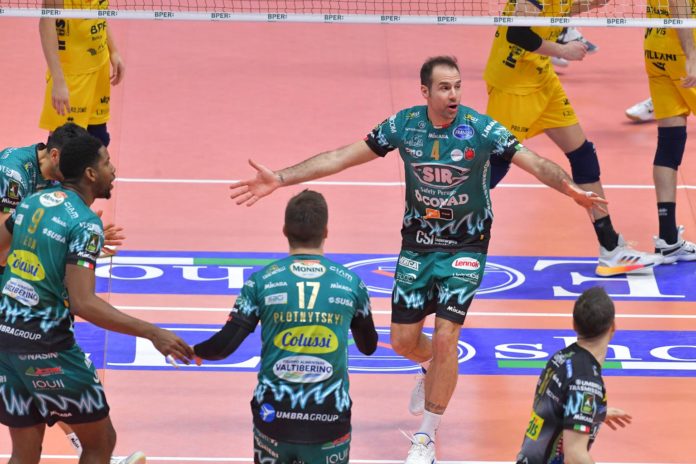 La Sir sbanca in rimonta il PalaPanini. Leon e compagni superano 3-1 Modena e mantengono la vetta