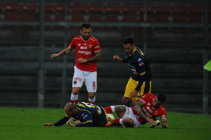 Perugia, probabile formazione: torna Burrai, Elia nel tridente. Regia di nuovo in mano all'ex Pordenone, mentre l'esterno assisterà Melchiorri e Murano in attacco. Di Noia tra i convocati