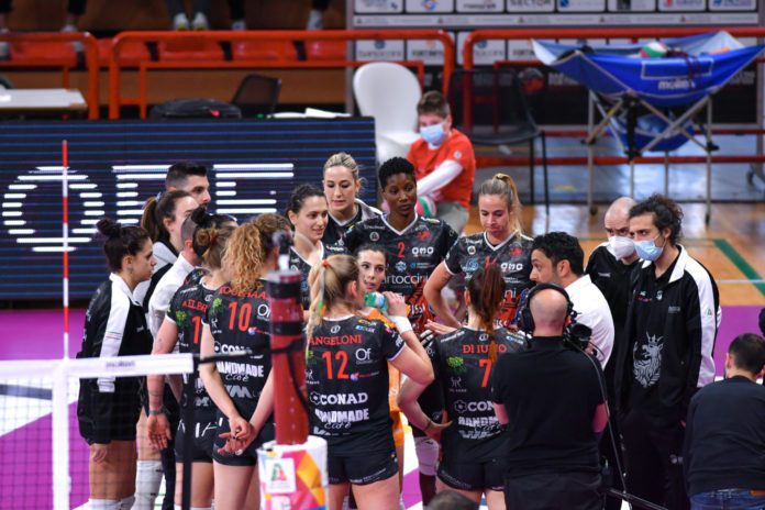 Lega Pallavolo Femminile: atlete vaccinate e spettatori col Green Pass. Questa la volontà dell'organo per riportare il pubblico nei palazzetti 