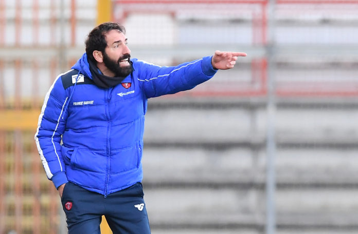 Dopo il turno di riposo e la gara vs Matelica rinviata, la Primavera di mister Formisano è pronta a scendere in campo domani, sabato 6 marzo ore 14:30 all'antistadio, contro la Vis Pesaro per iniziare veramente il proprio campionato. La formazione biancorossa infatti è da settembre che svolge quasi quotidianamente le sedute di allenamento senza essere mai potuta scendere in campo. Ma si riprende senza sosta perché martedì 9 marzo (ore 12) è in programma il primo recupero. Si giocherà Perugia-Teramo ovvero la prima giornata rinviata a suo tempo a ottobre. I biancorossi sono l'unica formazione del Girone E a non aver disputato ancora nessuna gara. Non resta quindi che fare un grande bocca in lupo ai nostri ragazzi!