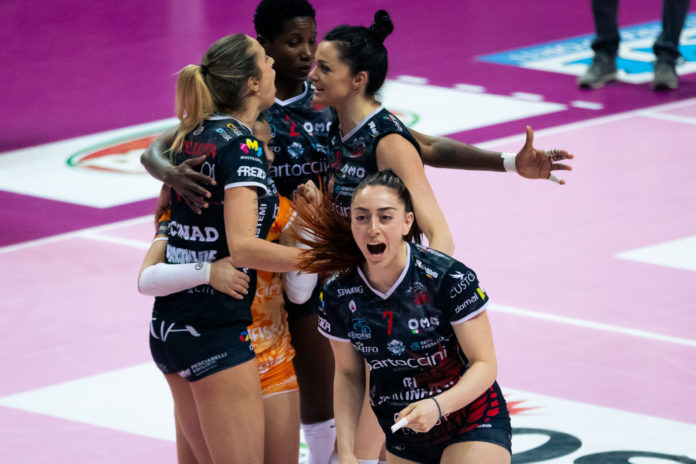 Bartoccini, che gioia: Cuneo sbancata e accesso ai quarti. Monologo delle ragazze di Mazzanti in gara 2 del primo turno play-off (3-0). Adesso Novara