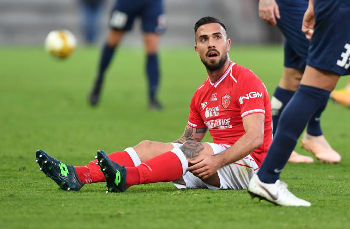 AC Perugia Calcio comunica che il calciatore Marcello Falzerano, a seguito dell’infortunio subìto nella partita contro il Padova, ha eseguito nella giornata odierna accertamenti strumentali che hanno evidenziato una lesione di basso grado del semimembranoso destro.