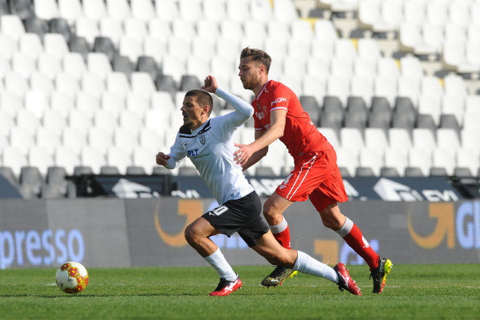 Beffa al traguardo: il Cesena riacciuffa il Grifo (1-1). Il Perugia va avanti con un'autorete e si fa riprendere con un'autorete al 90'. Primo posto sfumato?