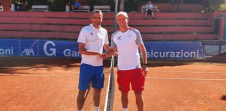 Lo Junior Tennis "impatta" nell'andata play-off. Grande battaglia contro il Viola Tennis e lo Sports Lamezia Terme (3-3). L'11 Luglio il ritorno 