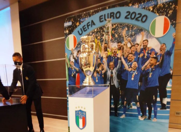 Il tour della Coppa di Euro2020 parte da Perugia. Il trofeo alzato dagli Azzurri in esposizione a Prepo 