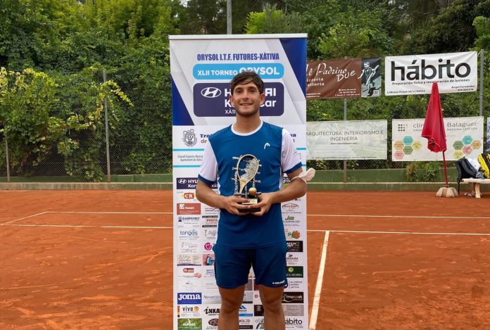 Tennis: settimana spagnola da urlo per Passaro. Il portacolori dello Junior Perugia trionfa sia in singolare che in doppio al 15mila dollari di Xativa