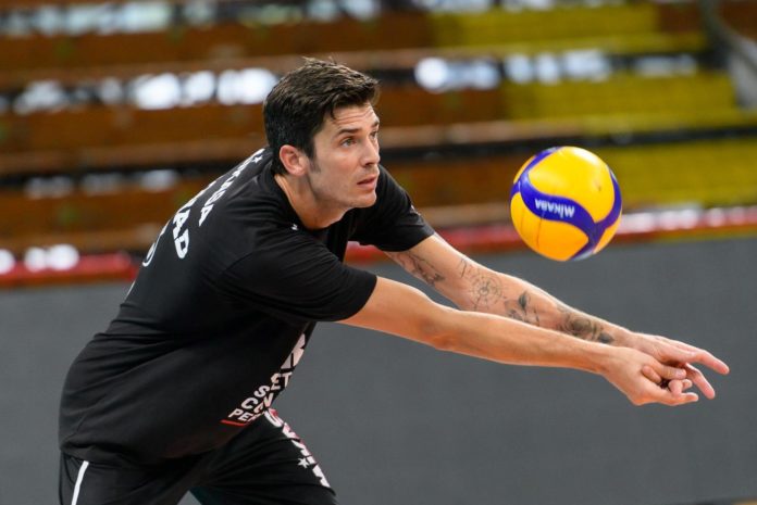 Il martello a stelle e strisce si presenta: 