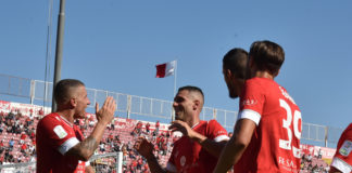 I due centrocampisti hanno caratteristiche troppo simili, mentre Sgarbi in impostazione fa rimpiangere il collega. E gli attaccanti devono fare di più 