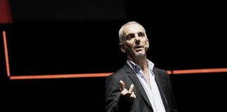 Buffa a Monte del Lago racconta "Due pugni guantati di nero". Il noto 'storyteller' riporta alla luce le vicende di Smith e Carlos alle Olimpiadi del 1986