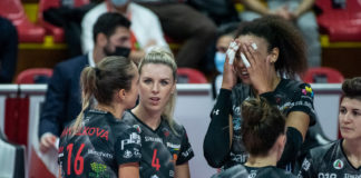 Le lombarde si impongono in tre set. L'opposto di Perugia "best scorer" con 17 punti 